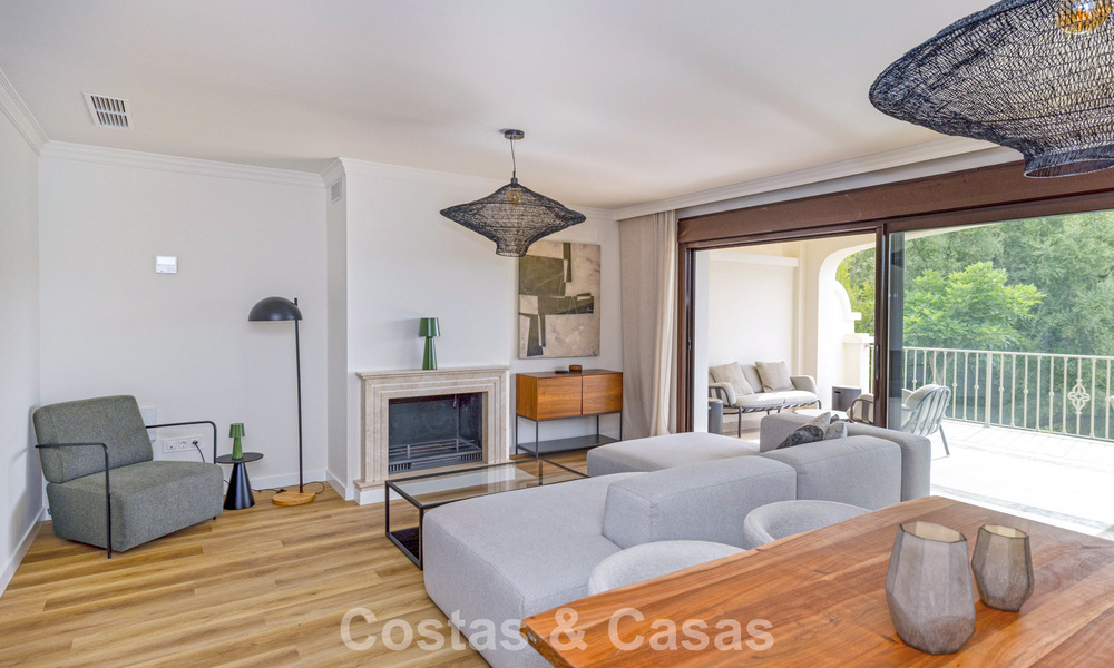 Adosados listos para entrar a vivir con arquitectura mediterránea en primera línea de golf en Estepona 806889