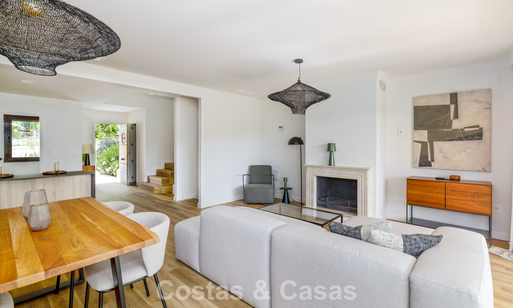 Adosados listos para entrar a vivir con arquitectura mediterránea en primera línea de golf en Estepona 806891