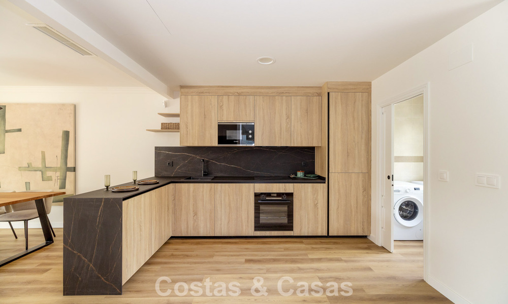 Adosados listos para entrar a vivir con arquitectura mediterránea en primera línea de golf en Estepona 806896