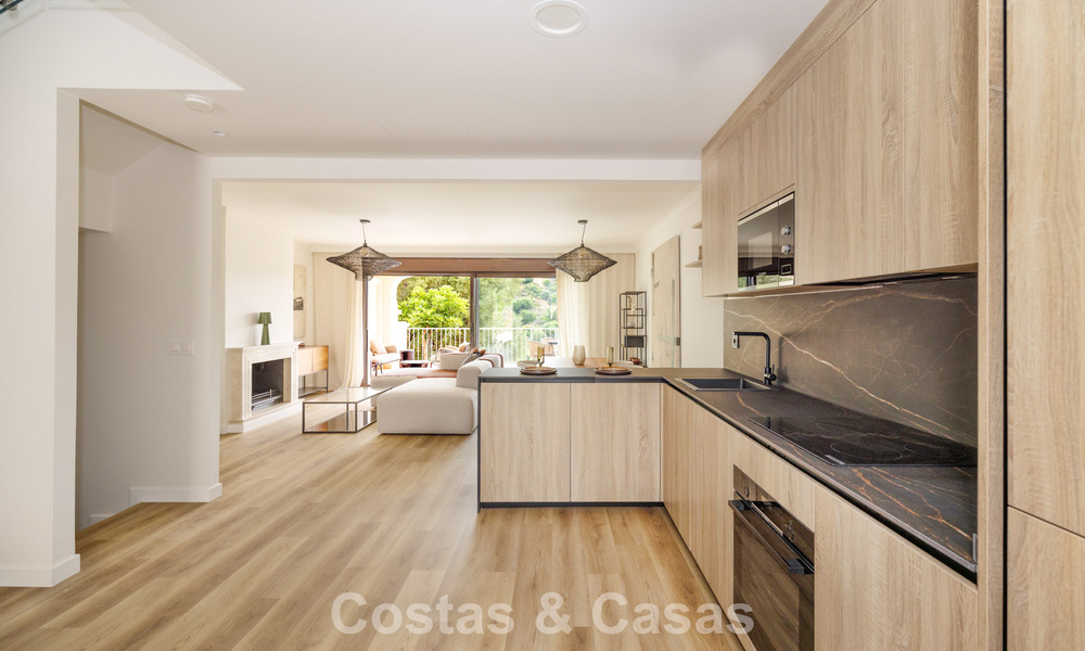 Adosados listos para entrar a vivir con arquitectura mediterránea en primera línea de golf en Estepona 806900