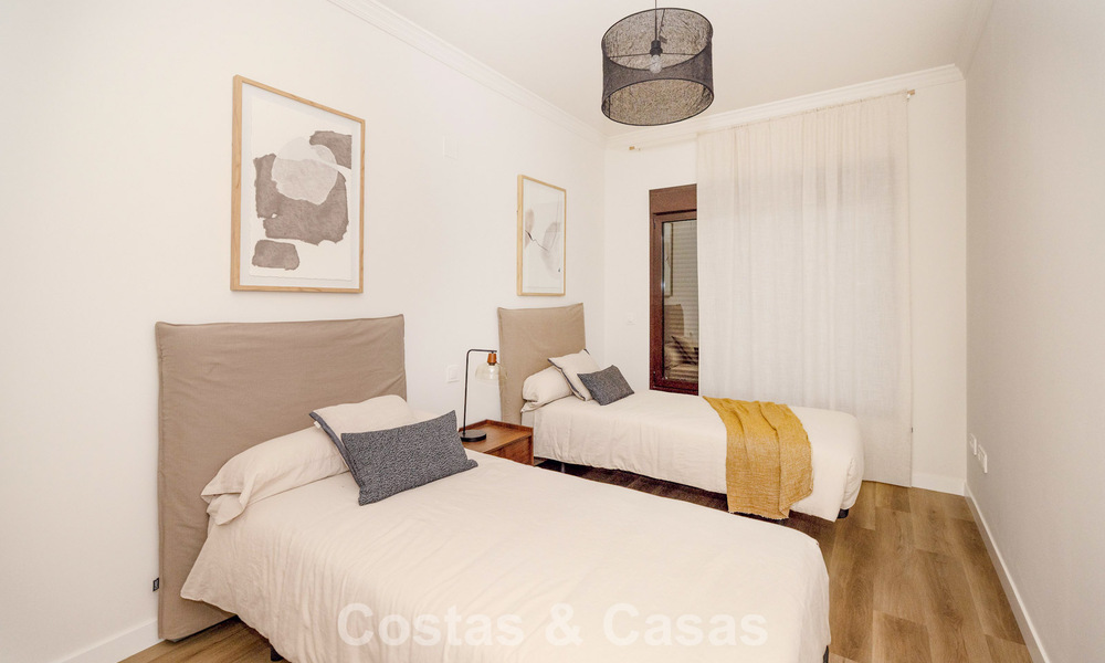 Adosados listos para entrar a vivir con arquitectura mediterránea en primera línea de golf en Estepona 806913