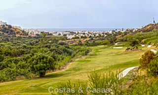 Adosados listos para entrar a vivir con arquitectura mediterránea en primera línea de golf en Estepona 806933 