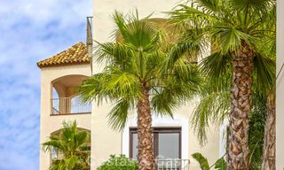 Adosados listos para entrar a vivir con arquitectura mediterránea en primera línea de golf en Estepona 806934 