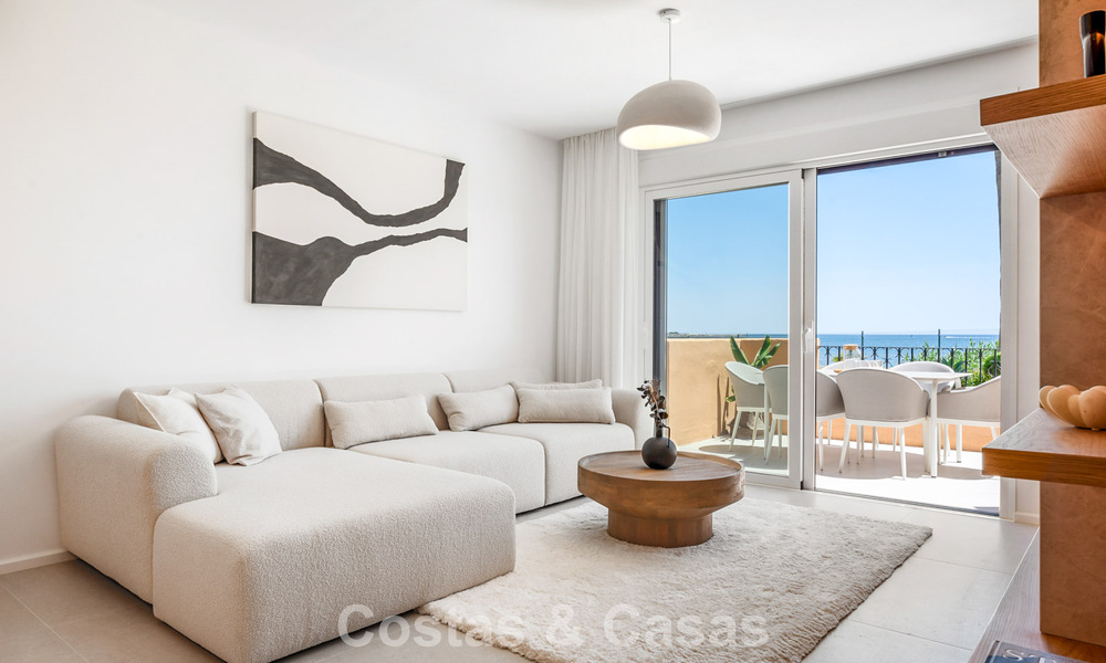 Apartamentos con vistas al mar en venta en Riviera Andaluza, a poca distancia del centro de Estepona 806478