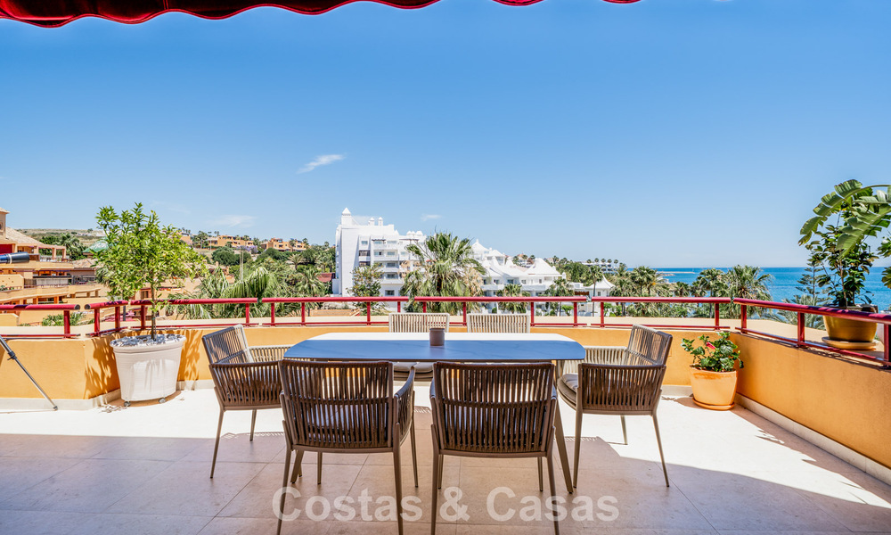 Apartamentos con vistas al mar en venta en Riviera Andaluza, a poca distancia del centro de Estepona 806487