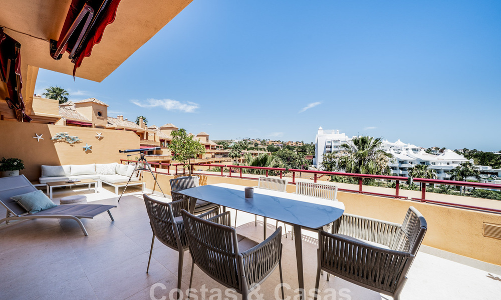 Apartamentos con vistas al mar en venta en Riviera Andaluza, a poca distancia del centro de Estepona 806489