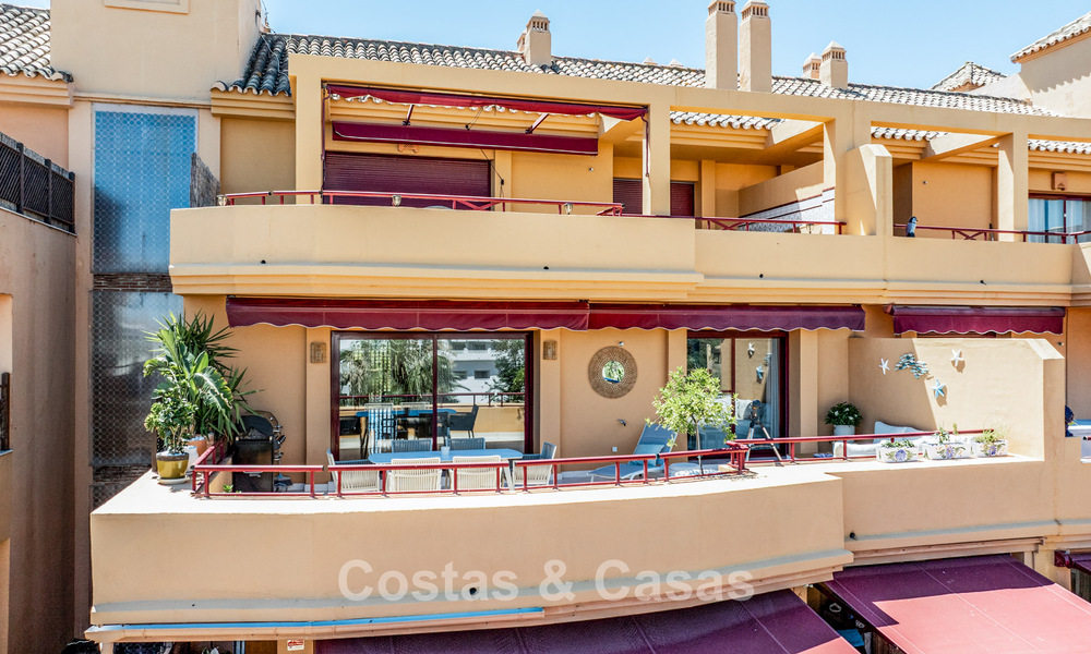 Apartamentos con vistas al mar en venta en Riviera Andaluza, a poca distancia del centro de Estepona 806491
