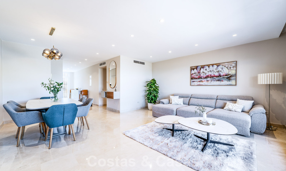 Apartamentos con vistas al mar en venta en Riviera Andaluza, a poca distancia del centro de Estepona 806494