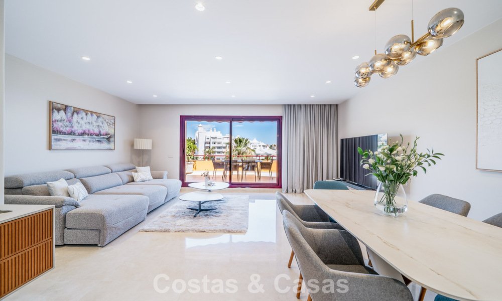 Apartamentos con vistas al mar en venta en Riviera Andaluza, a poca distancia del centro de Estepona 806495