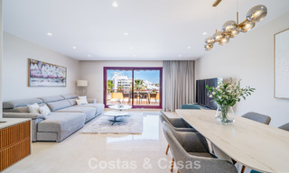 Apartamentos con vistas al mar en venta en Riviera Andaluza, a poca distancia del centro de Estepona 806495 