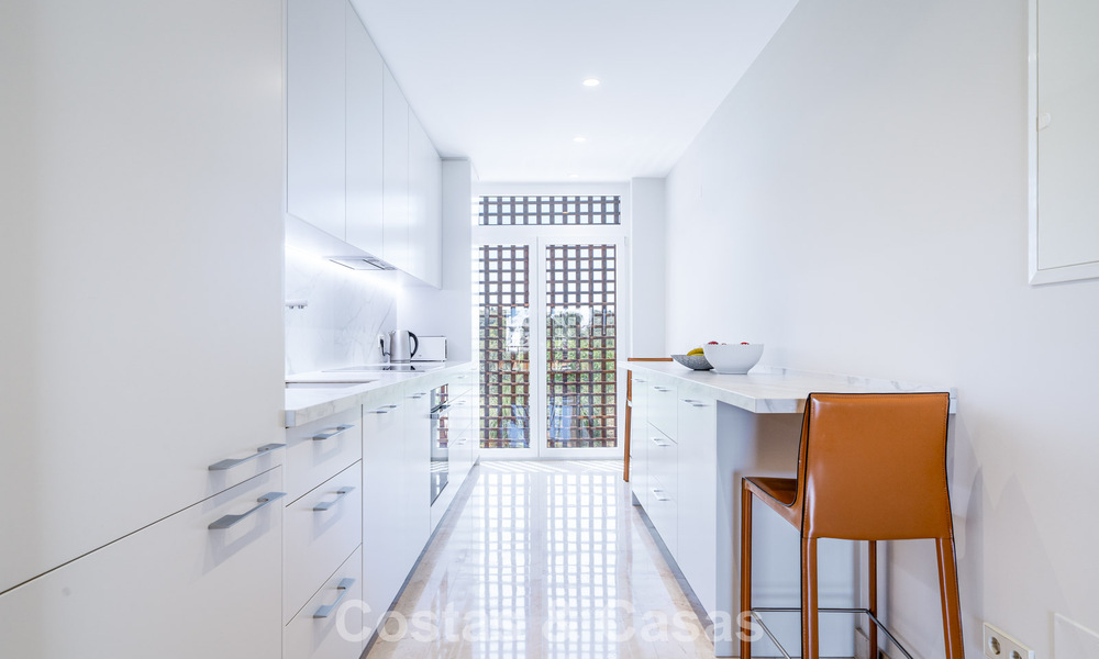 Apartamentos con vistas al mar en venta en Riviera Andaluza, a poca distancia del centro de Estepona 806496