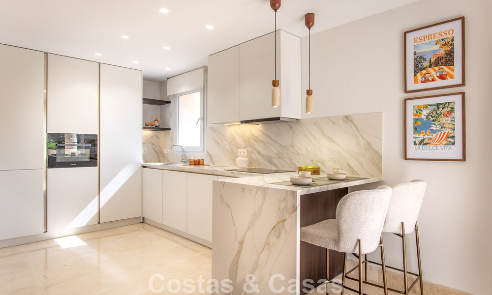 Ático dúplex de lujo con amplias terrazas en venta en el corazón del Valle del Golf de Nueva Andalucía, Marbella 807009