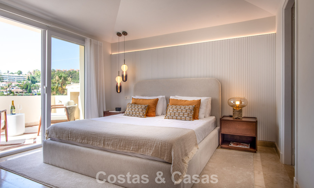 Ático dúplex de lujo con amplias terrazas en venta en el corazón del Valle del Golf de Nueva Andalucía, Marbella 807016