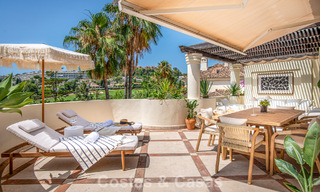 Ático dúplex de lujo con amplias terrazas en venta en el corazón del Valle del Golf de Nueva Andalucía, Marbella 807024 