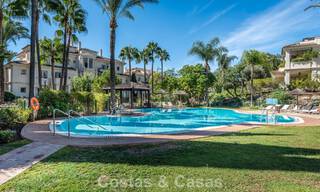Ático dúplex de lujo con amplias terrazas en venta en el corazón del Valle del Golf de Nueva Andalucía, Marbella 807025 