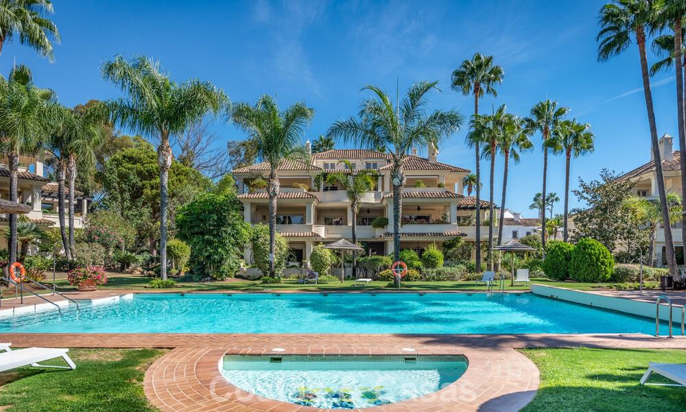 Ático dúplex de lujo con amplias terrazas en venta en el corazón del Valle del Golf de Nueva Andalucía, Marbella 807026