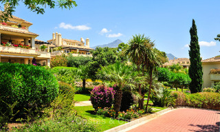 Ático dúplex de lujo con amplias terrazas en venta en el corazón del Valle del Golf de Nueva Andalucía, Marbella 807438 