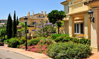 Ático dúplex de lujo con amplias terrazas en venta en el corazón del Valle del Golf de Nueva Andalucía, Marbella 807442 
