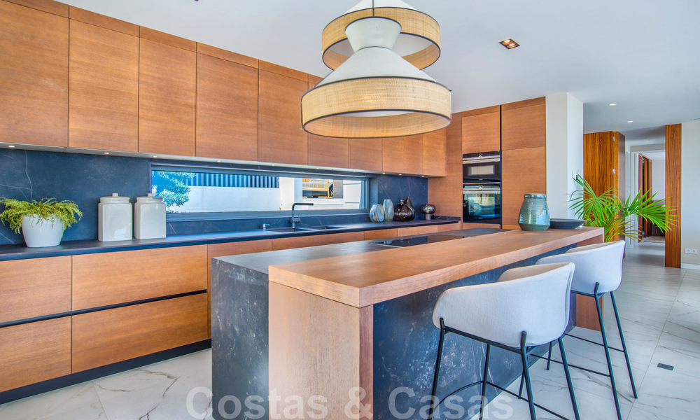 Amplio apartamento con jardín de nueva construcción y piscina privada en venta en una urbanización cerrada en Benahavís – Marbella 806706