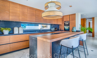 Amplio apartamento con jardín de nueva construcción y piscina privada en venta en una urbanización cerrada en Benahavís – Marbella 806706 