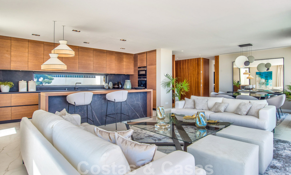 Amplio apartamento con jardín de nueva construcción y piscina privada en venta en una urbanización cerrada en Benahavís – Marbella 806707