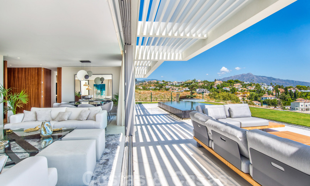 Amplio apartamento con jardín de nueva construcción y piscina privada en venta en una urbanización cerrada en Benahavís – Marbella 806708