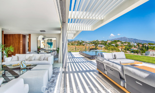 Amplio apartamento con jardín de nueva construcción y piscina privada en venta en una urbanización cerrada en Benahavís – Marbella 806708 
