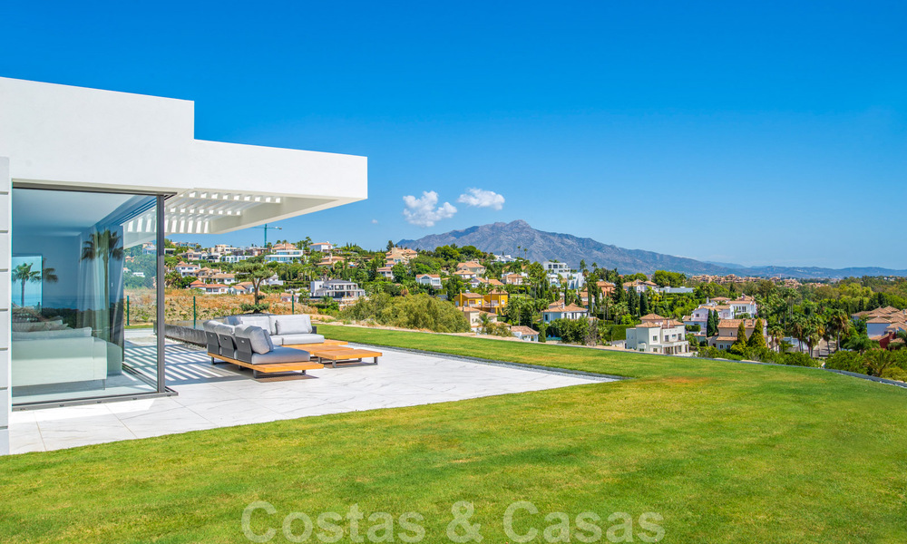 Amplio apartamento con jardín de nueva construcción y piscina privada en venta en una urbanización cerrada en Benahavís – Marbella 806709