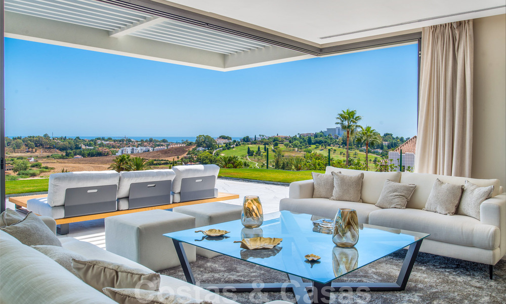 Amplio apartamento con jardín de nueva construcción y piscina privada en venta en una urbanización cerrada en Benahavís – Marbella 806719