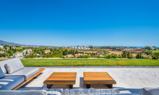 Amplio apartamento con jardín de nueva construcción y piscina privada en venta en una urbanización cerrada en Benahavís – Marbella 806726 