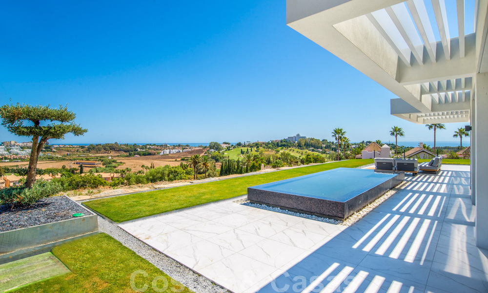 Amplio apartamento con jardín de nueva construcción y piscina privada en venta en una urbanización cerrada en Benahavís – Marbella 806731