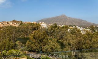 Elegante apartamento reformado con vistas panorámicas en venta en Nueva Andalucía, Marbella 807093 