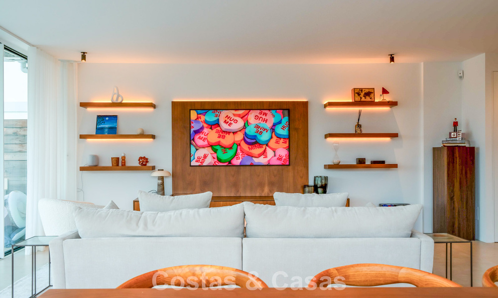Elegante apartamento reformado con vistas panorámicas en venta en Nueva Andalucía, Marbella 807100