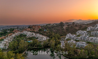 Elegante apartamento reformado con vistas panorámicas en venta en Nueva Andalucía, Marbella 807105 