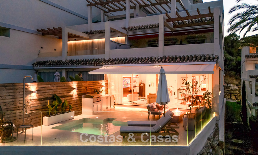Elegante apartamento reformado con vistas panorámicas en venta en Nueva Andalucía, Marbella 807115