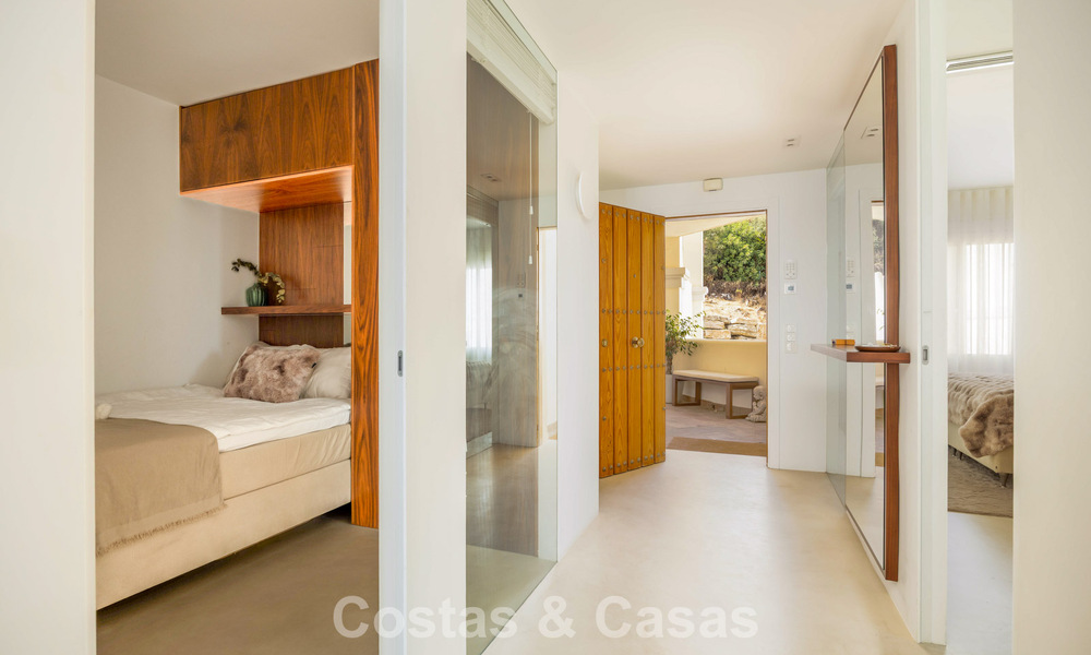 Elegante apartamento reformado con vistas panorámicas en venta en Nueva Andalucía, Marbella 807117