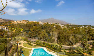 Elegante apartamento reformado con vistas panorámicas en venta en Nueva Andalucía, Marbella 807120 