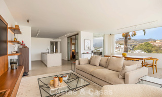 Elegante apartamento reformado con vistas panorámicas en venta en Nueva Andalucía, Marbella 807122 