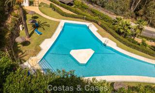 Elegante apartamento reformado con vistas panorámicas en venta en Nueva Andalucía, Marbella 807133 