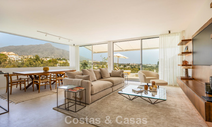 Elegante apartamento reformado con vistas panorámicas en venta en Nueva Andalucía, Marbella 807448