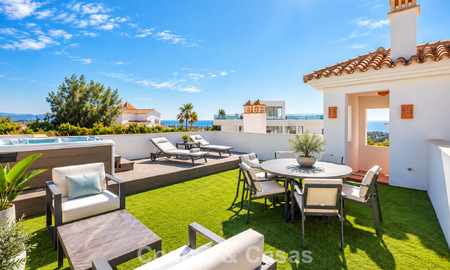Ático dúplex contemporáneo en venta en un complejo de estilo mediterráneo tipo resorten El Paraiso, Marbella - Benahavís 807304
