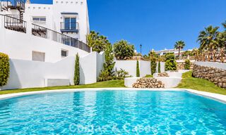 Ático dúplex contemporáneo en venta en un complejo de estilo mediterráneo tipo resorten El Paraiso, Marbella - Benahavís 807305 