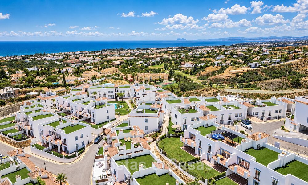 Ático dúplex contemporáneo en venta en un complejo de estilo mediterráneo tipo resorten El Paraiso, Marbella - Benahavís 807307