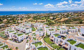 Ático dúplex contemporáneo en venta en un complejo de estilo mediterráneo tipo resorten El Paraiso, Marbella - Benahavís 807307 