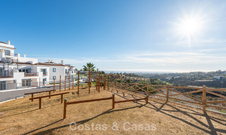 Ático dúplex contemporáneo en venta en un complejo de estilo mediterráneo tipo resorten El Paraiso, Marbella - Benahavís 807308 