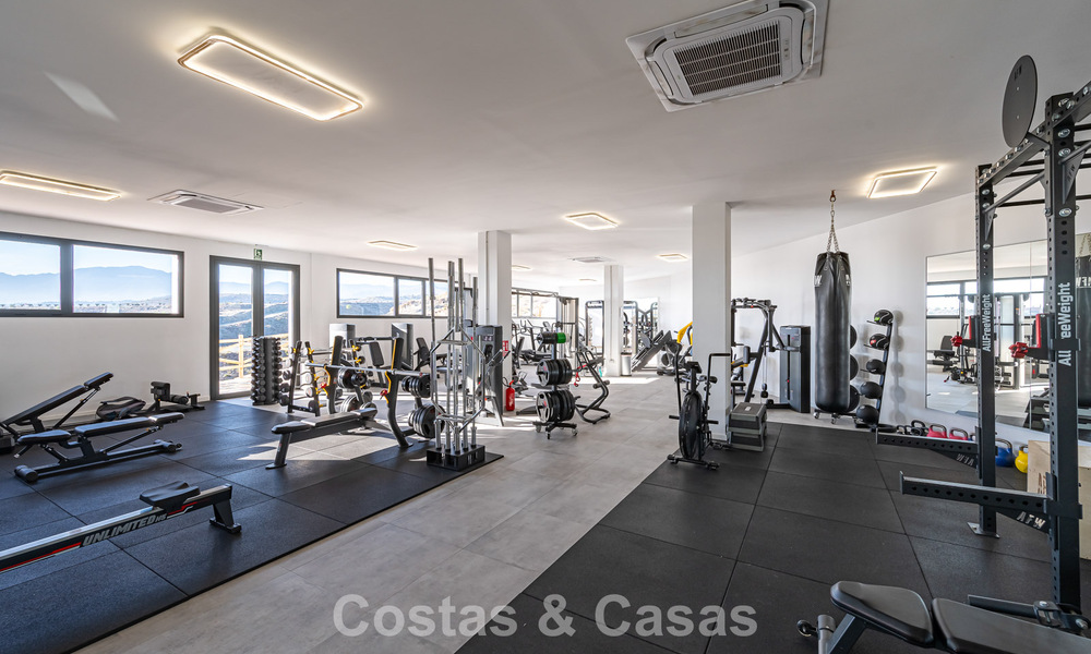 Ático dúplex contemporáneo en venta en un complejo de estilo mediterráneo tipo resorten El Paraiso, Marbella - Benahavís 807310