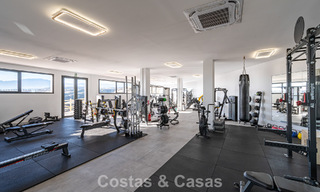 Ático dúplex contemporáneo en venta en un complejo de estilo mediterráneo tipo resorten El Paraiso, Marbella - Benahavís 807310 