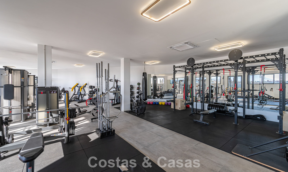 Ático dúplex contemporáneo en venta en un complejo de estilo mediterráneo tipo resorten El Paraiso, Marbella - Benahavís 807311
