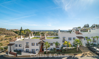Ático dúplex contemporáneo en venta en un complejo de estilo mediterráneo tipo resorten El Paraiso, Marbella - Benahavís 807315 