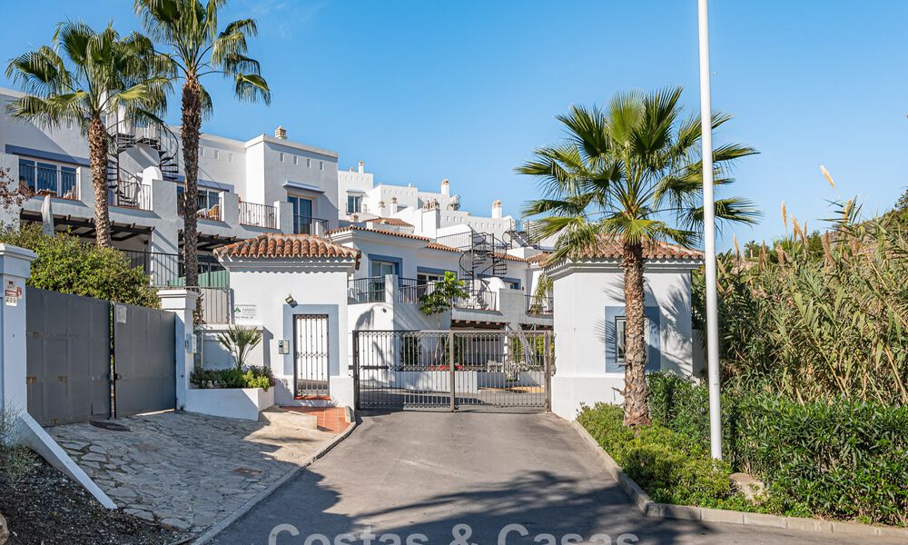 Ático dúplex contemporáneo en venta en un complejo de estilo mediterráneo tipo resorten El Paraiso, Marbella - Benahavís 807317